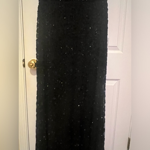 🌺Mac Duggal HIGH NECK FLUTTER CAP SLEEVE GOWN - Picture 13 of 16